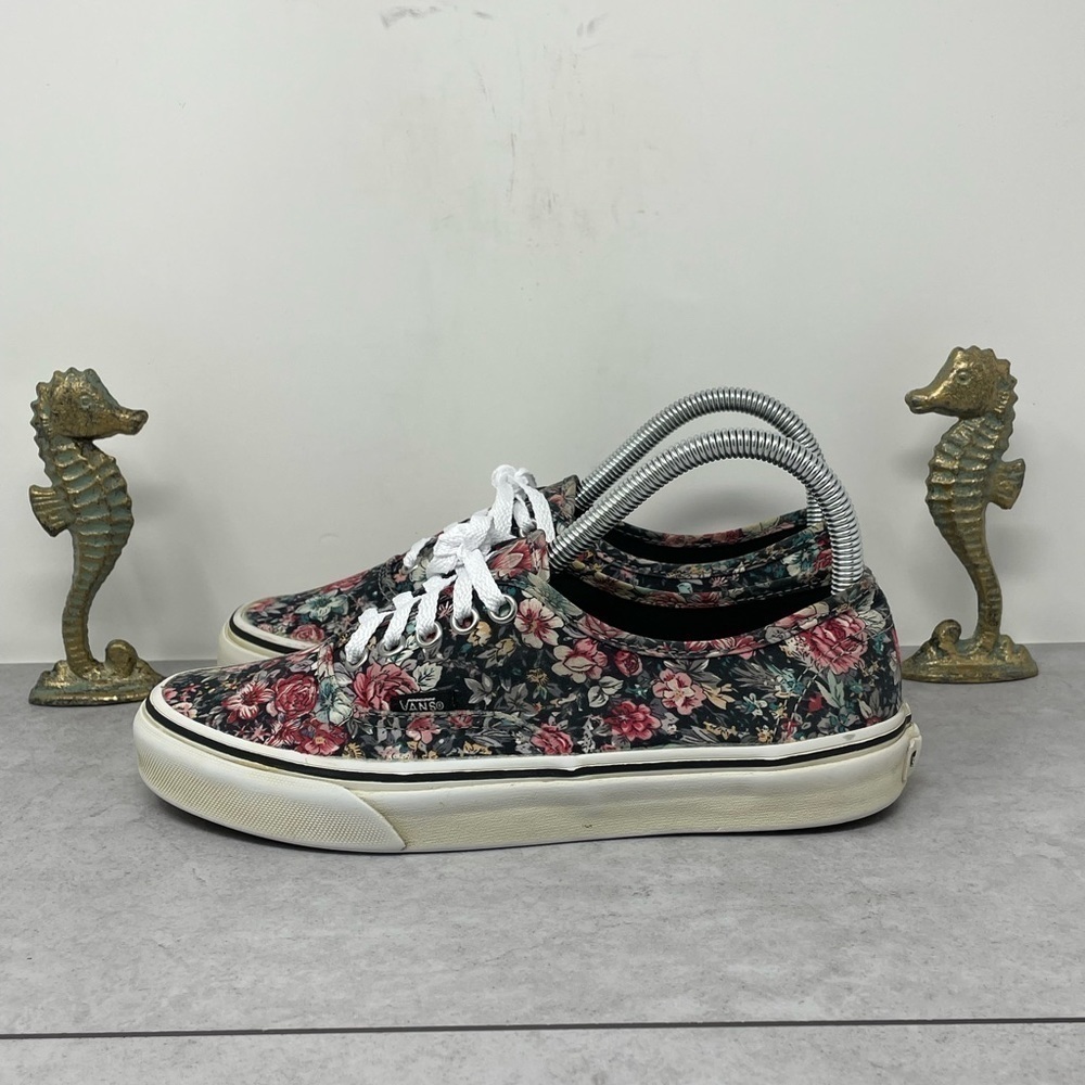 Vans Lace-up Skate Shoe Sneaker Roses Floral Black Womens Off The Wall Size 8